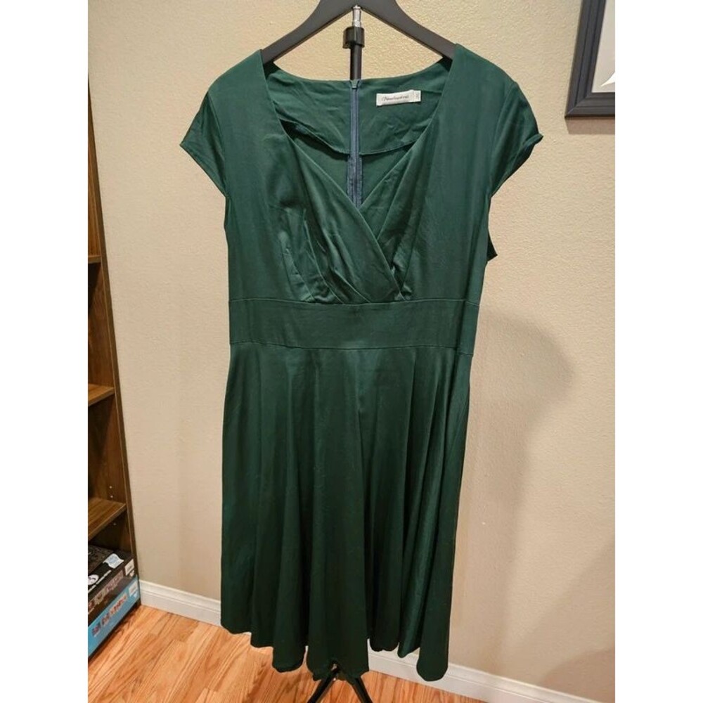 Deep Green V-Neck Midi Dress